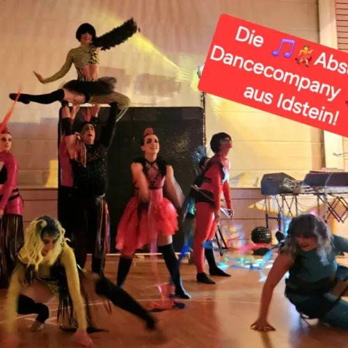 TSG Sonnenberg Dancecompany beim Auftritt mit akrobatischen Tänzen auf der Bühne.